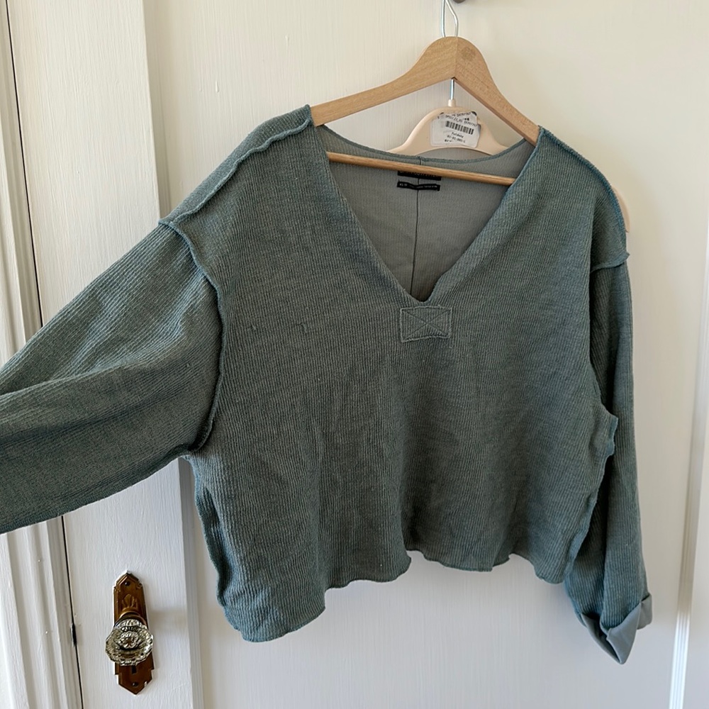 Green pullover sweater/sweatshirt